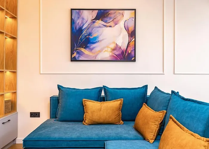 Sunset 2br Street Parking Included