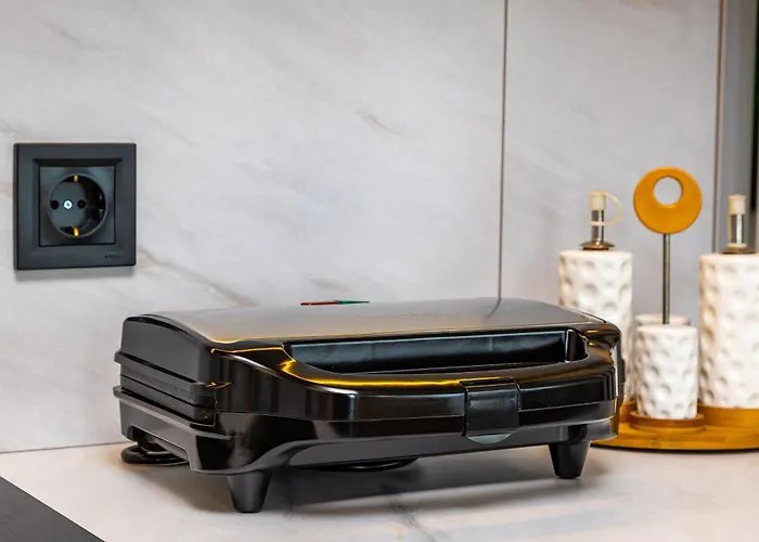 Sunset 2br Street Parking Included