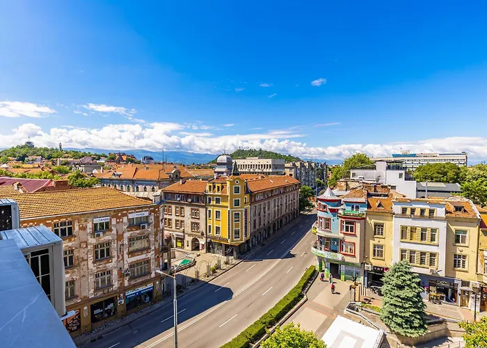 Sunset 2br Street Parking Included