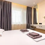 Sunset 2br Street Parking Included *
