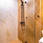 Апартаменты Sunset 2br Street Parking Included