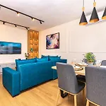 Апартаменты Sunset 2br Street Parking Included *
