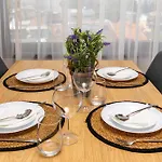 Апартаменты Sunset 2br Street Parking Included