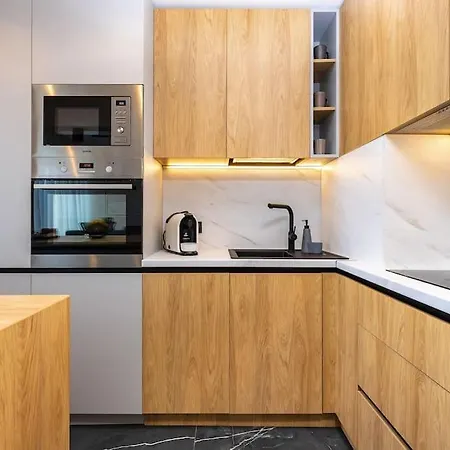 Sunset 2br Parking Included *