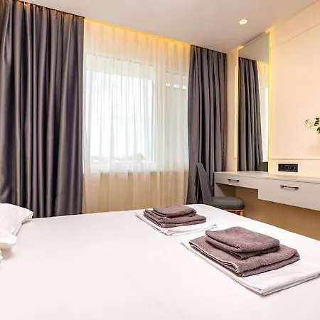 Sunset 2br Parking Included *