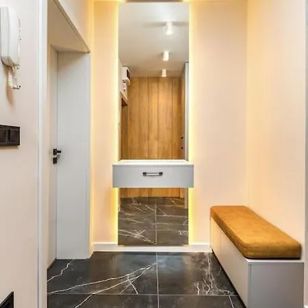 Sunset 2br Street Parking Included شقة