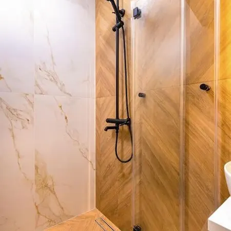 Апартамент Sunset 2br Street Parking Included *