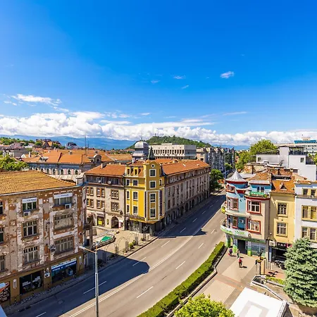 Sunset 2br Street Parking Included