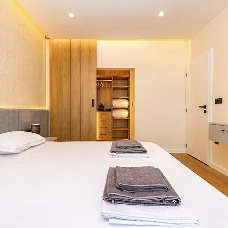 Sunset 2br Parking Included Apartman