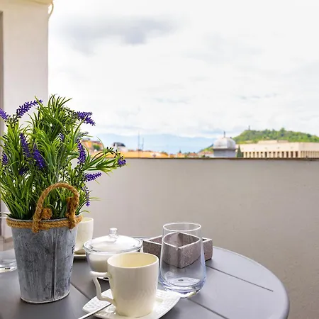 Sunset 2br Parking Included Apartment