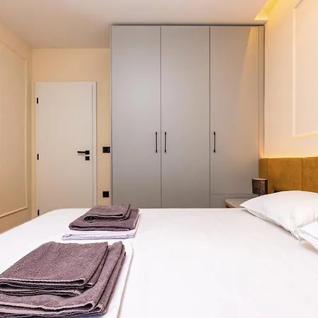 Sunset 2br Parking Included *