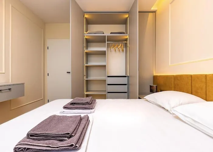 Sunset 2br Street Parking Included Apartamento