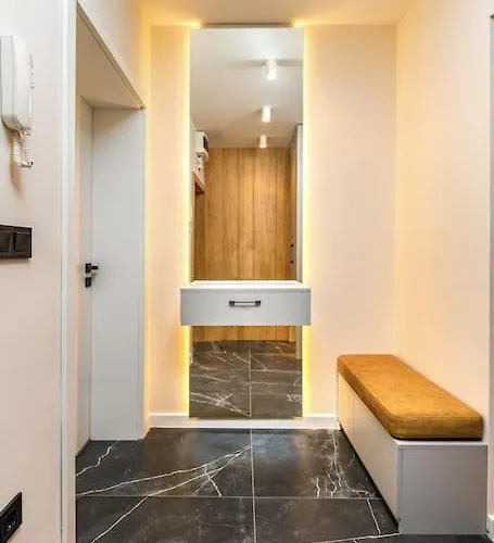 Sunset 2br Street Parking Included Apartment