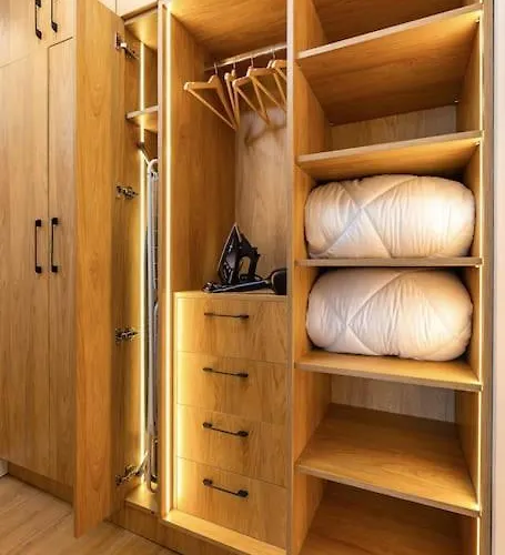 Sunset 2br Street Parking Included Apartment *