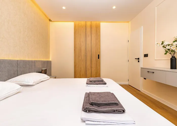 Sunset 2br Street Parking Included Apartment *