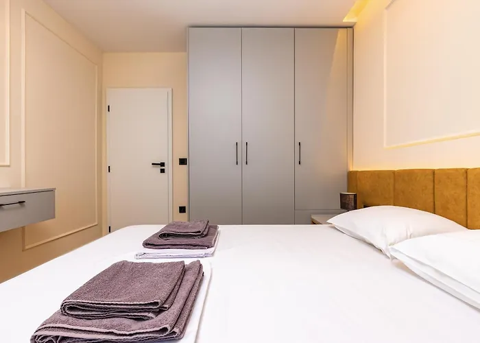 Sunset 2br Street Parking Included *