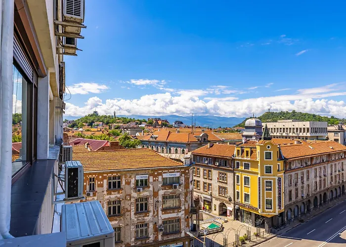 Sunset 2br Street Parking Included Apartamento